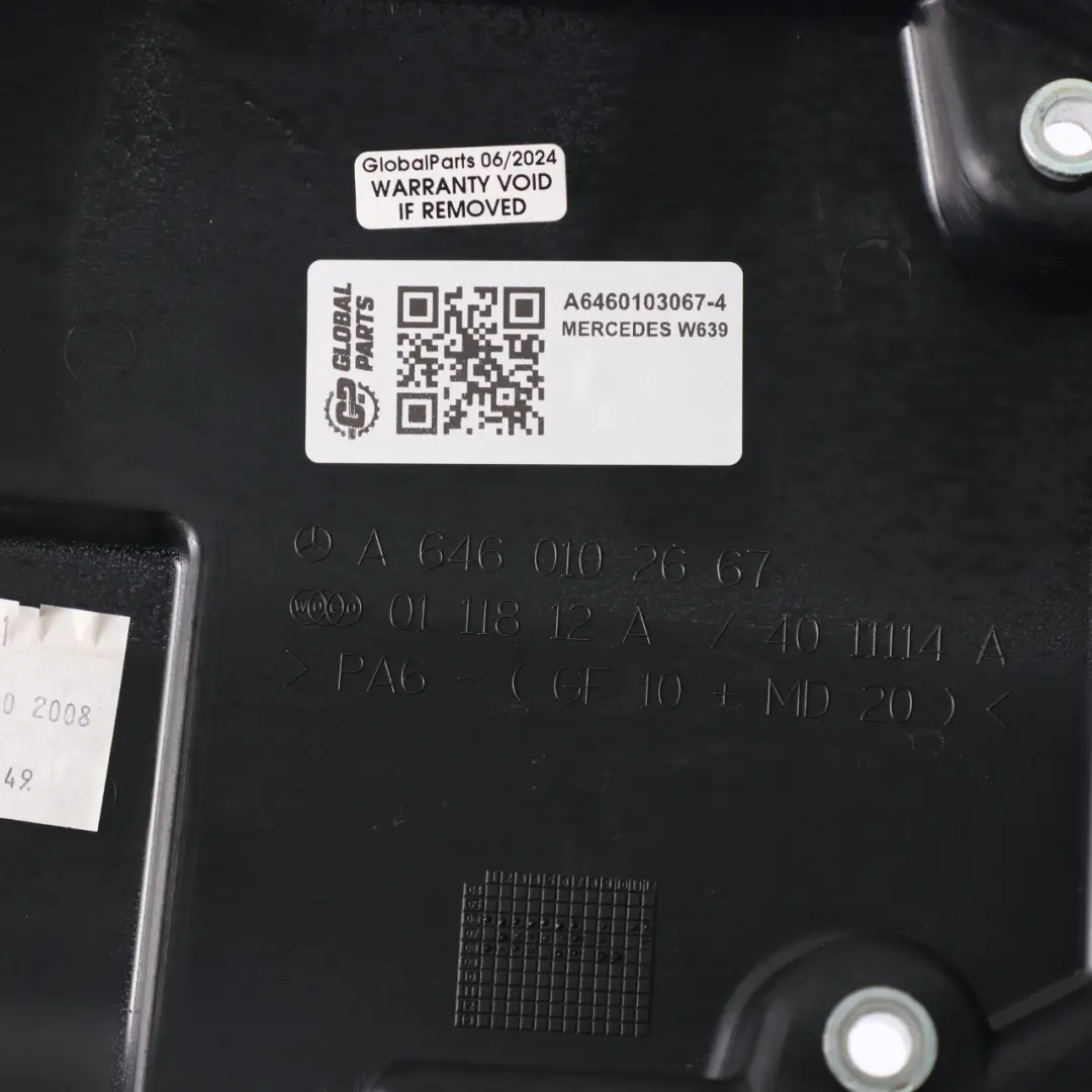 OM646 Osłona Pokrywa Silnika do Mercedes W639 W906 o numerze A6460103067 Mercedes W639 W906 OM646 Osłona Pokrywa Silnika - SKU A6460103067-4 - Numer Części A6460103067