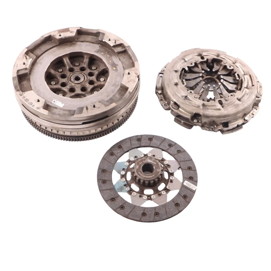 Clutch Kit Mercedes W204 A207 W212 Diesel OM651 DMF Flywheel Clutch Plate to with Part number A6510304405 Clutch Kit Mercedes W204 A207 W212 Diesel OM651 DMF Flywheel Clutch Plate - SKU A6510304405 - Part number A6510304405