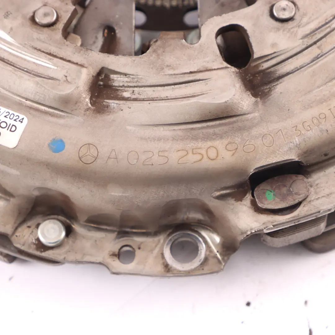 Clutch Kit Mercedes W204 A207 W212 Diesel OM651 DMF Flywheel Clutch Plate to with Part number A6510304405 Clutch Kit Mercedes W204 A207 W212 Diesel OM651 DMF Flywheel Clutch Plate - SKU A6510304405 - Part number A6510304405