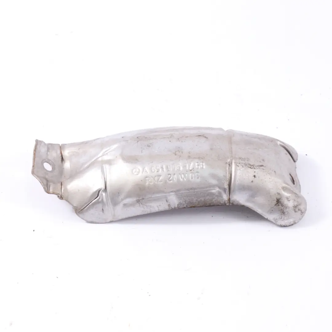 Escudo térmico motor Mercedes W907 W910 OM651 Placa resistente - SKU A6510961768 - Número de pieza A6510961768