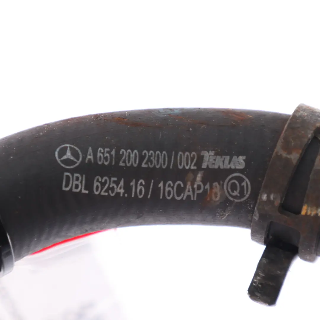 Kühlmittelschlauch AGR Kühler OM651 Diesel für Mercedes Vito W639 mit Teilenummer A6512002300 Mercedes Vito W639 Kühlmittelschlauch AGR Kühler OM651 Diesel - SKU A6512002300 - Teilenummer A6512002300