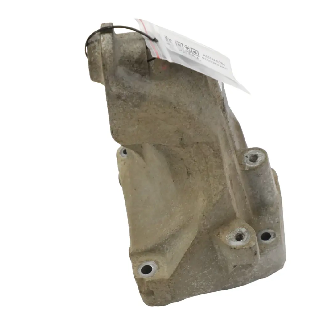 OM651 Wspornik Mocowanie Łapa Silnika Lewa do Mercedes Vito W447 o numerze A6512235704 Mercedes Vito W447 OM651 Wspornik Mocowanie Łapa Silnika Lewa - SKU A6512235704 - Numer Części A6512235704