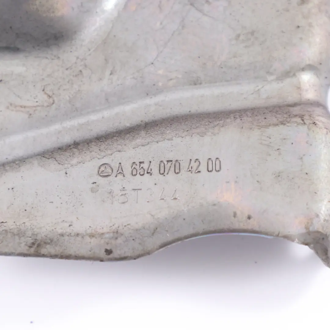 OM654 Kraftstoffpumpenschutzschild für Mercedes W213 C238 mit Teilenummer A6540704200 Mercedes W213 C238 OM654 Kraftstoffpumpenschutzschild - SKU A6540704200 - Teilenummer A6540704200