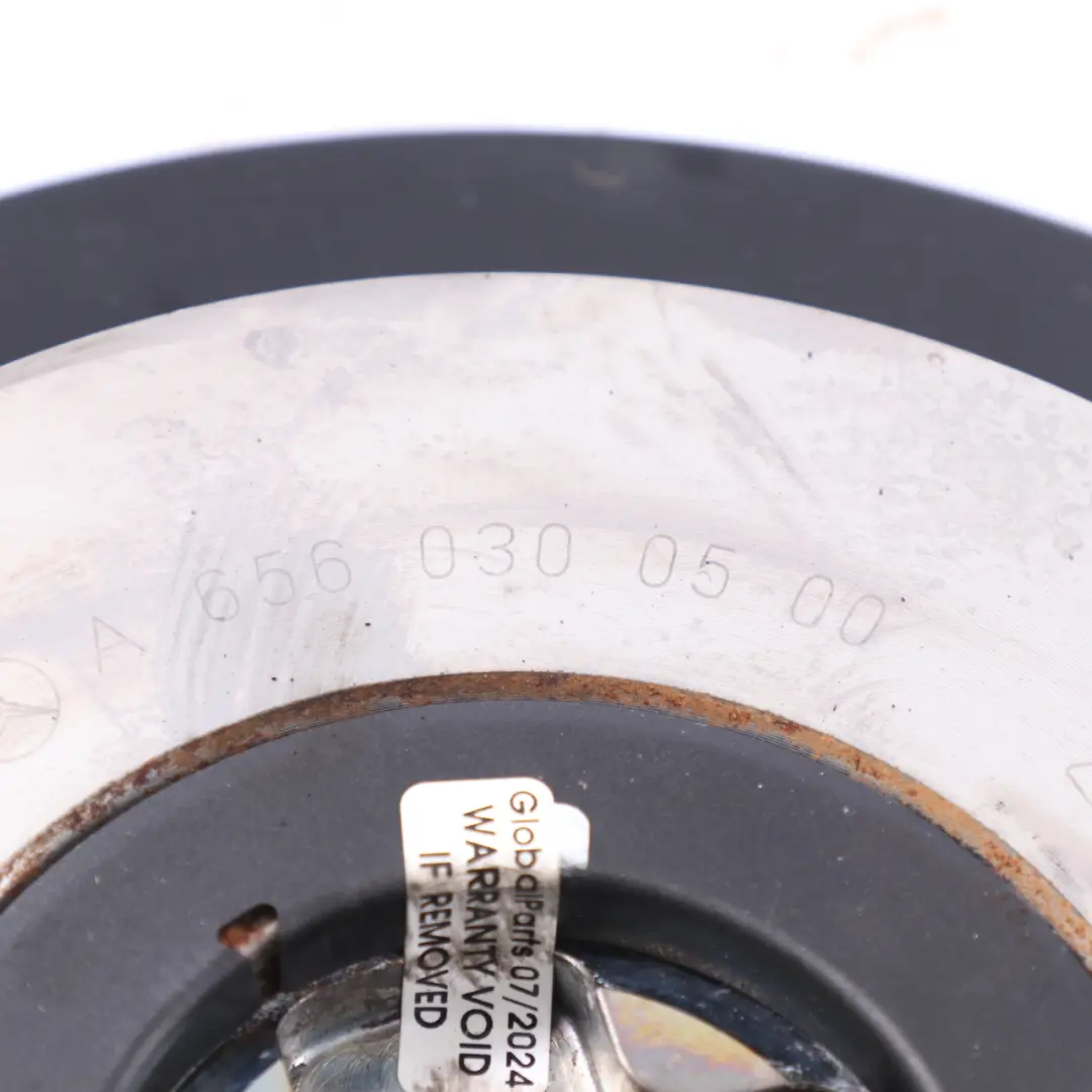OM656 Schwingungsdämpfer Motor Riemenscheibe für Mercedes W213 mit Teilenummer A6560300600 Mercedes W213 OM656 Schwingungsdämpfer Motor Riemenscheibe - SKU A6560300600 - Teilenummer A6560300600