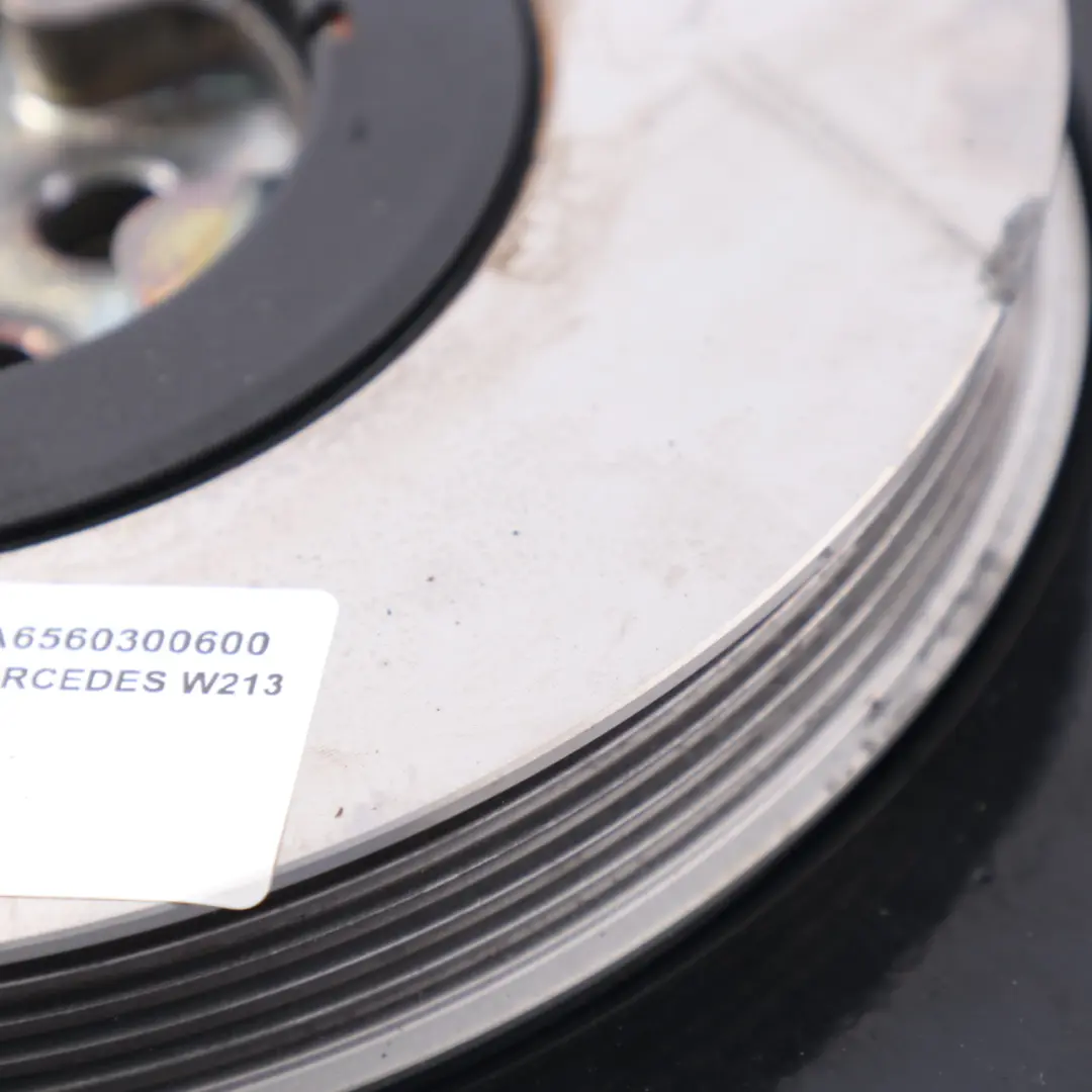 OM656 Amortiguador vibraciones Motor Cigüeñal Polea para Mercedes W213 con número de pieza A6560300600 Mercedes W213 OM656 Amortiguador vibraciones Motor Cigüeñal Polea - SKU A6560300600 - Número de pieza A6560300600