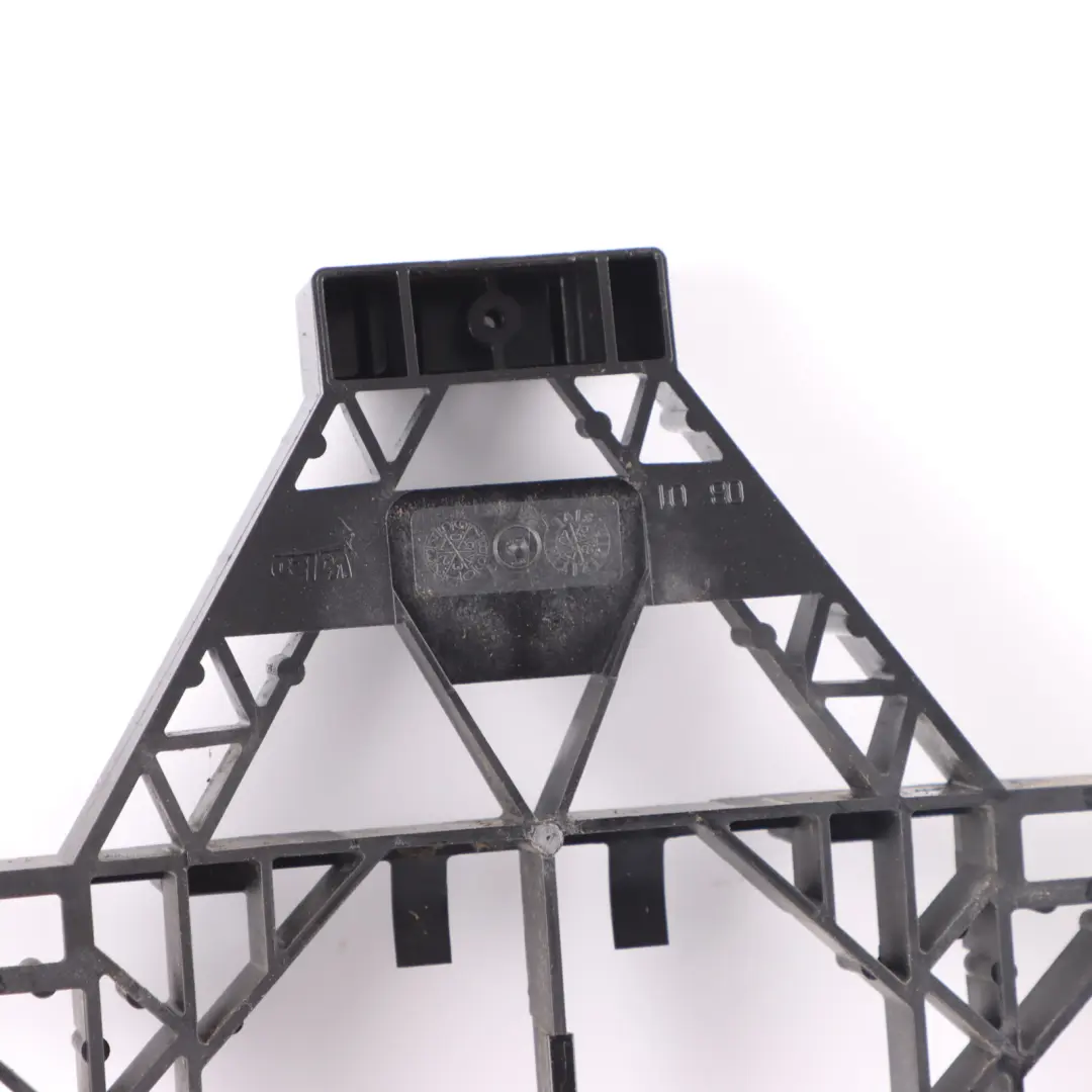 Wspornik Chłodnicy Oleju do Mercedes W906 o numerze A9065010420 Mercedes W906 Wspornik Chłodnicy Oleju - SKU A9065010420 - Numer Części A9065010420