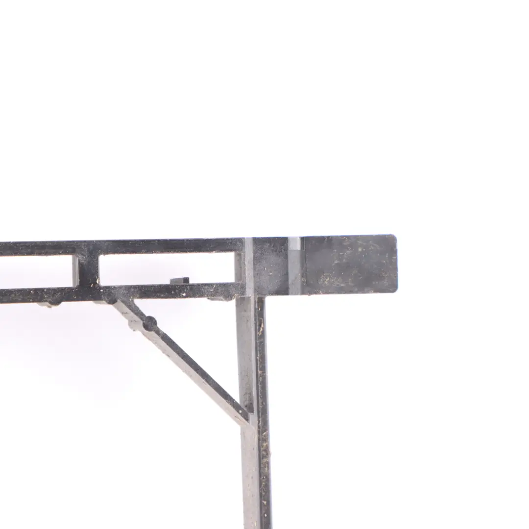 Wspornik Chłodnicy Oleju do Mercedes W906 o numerze A9065010420 Mercedes W906 Wspornik Chłodnicy Oleju - SKU A9065010420 - Numer Części A9065010420