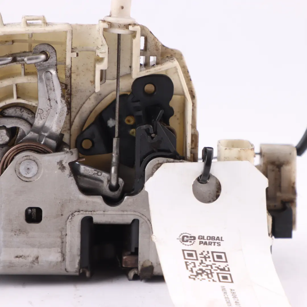 Mercedes W906 Actuador Mecanismo Cierre Puerta Trasera Derecha - SKU A9067401335 - Número de pieza A9067401335