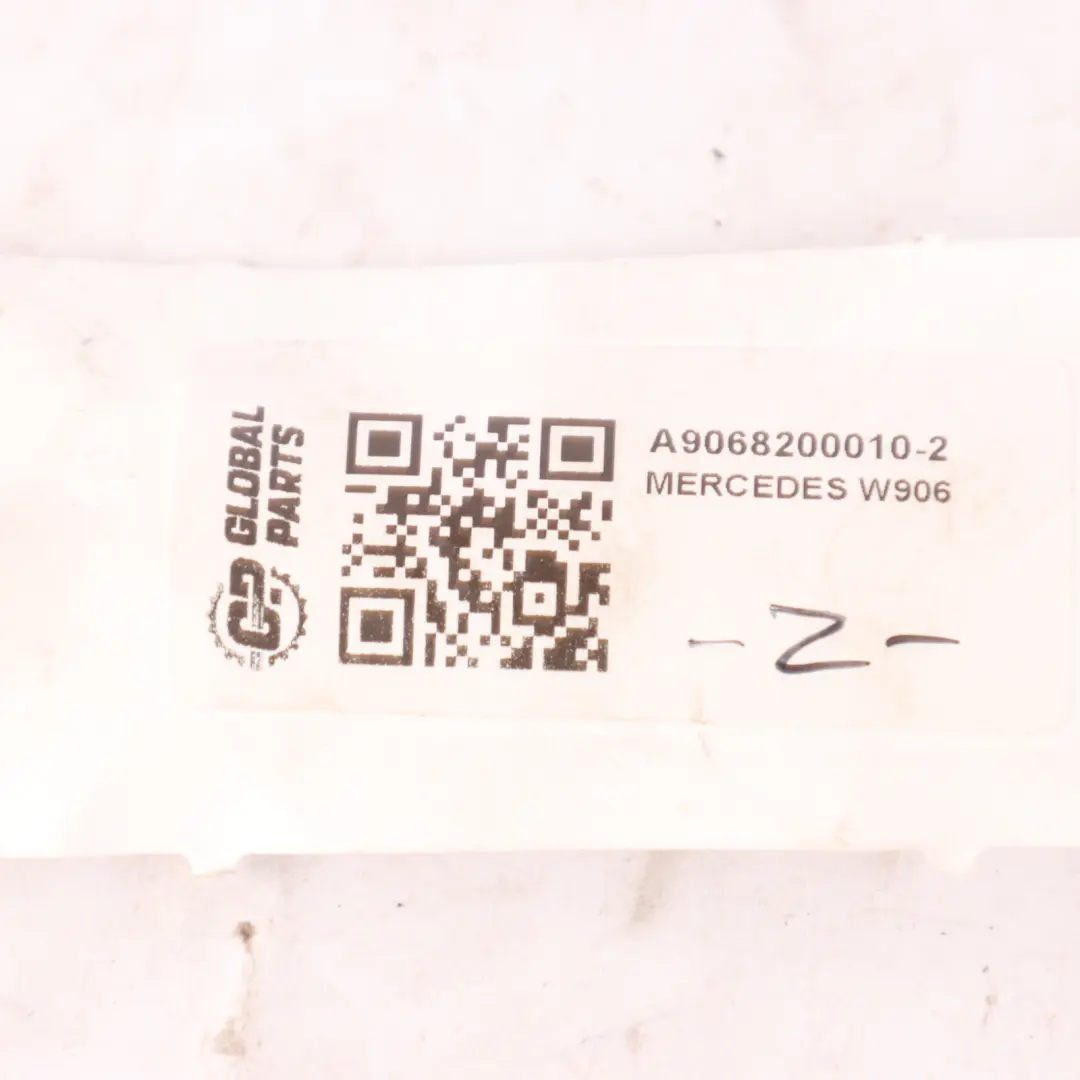 Schalter Taste Multifunktionslenkrad für Mercedes Sprinter W906 mit Teilenummer A9068200010 Mercedes Sprinter W906 Schalter Taste Multifunktionslenkrad - SKU A9068200010-2 - Teilenummer A9068200010