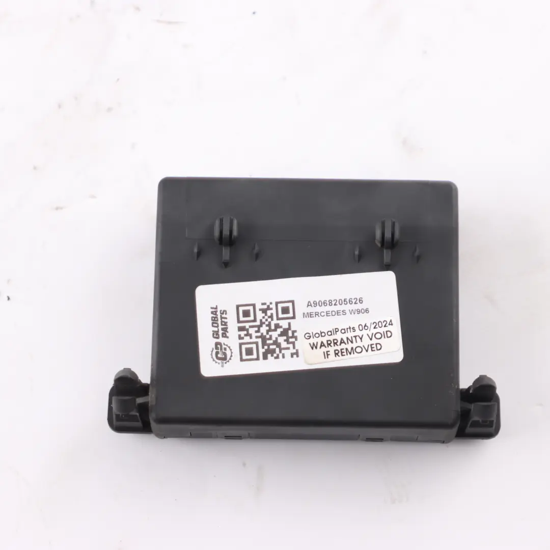 Moduł Sterujący Drzwi Przód Prawo do Mercedes W906 o numerze A9068205626 Mercedes W906 Moduł Sterujący Drzwi Przód Prawo - SKU A9068205626 - Numer Części A9068205626