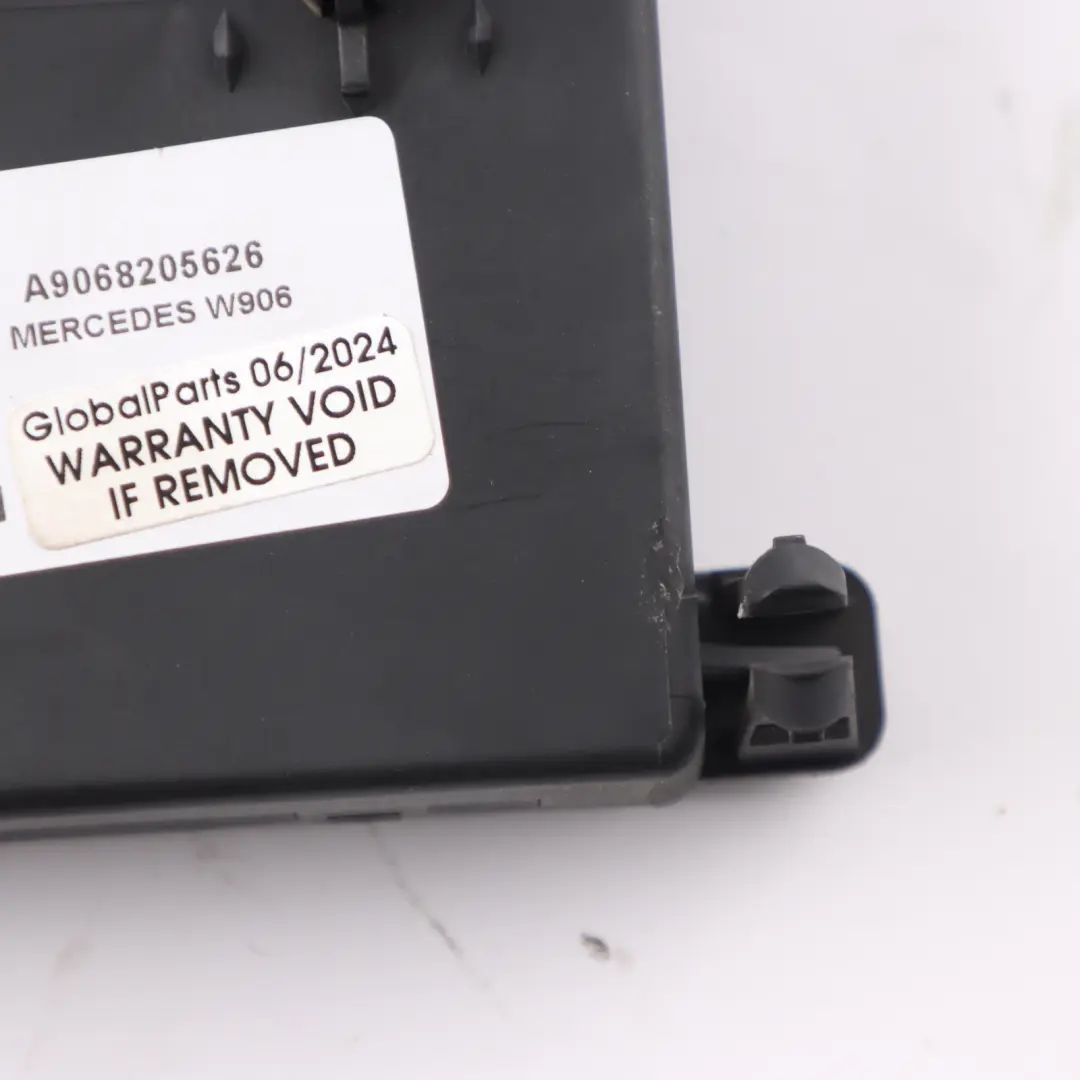Moduł Sterujący Drzwi Przód Prawo do Mercedes W906 o numerze A9068205626 Mercedes W906 Moduł Sterujący Drzwi Przód Prawo - SKU A9068205626 - Numer Części A9068205626