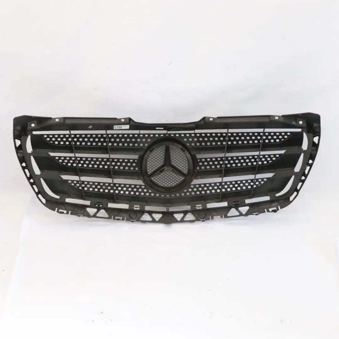 Mercedes W906 Rejilla Delantera Capó Cubre Radiador Embellecedor A9068800885 - SKU A9068880523 - Número de pieza A9068880523