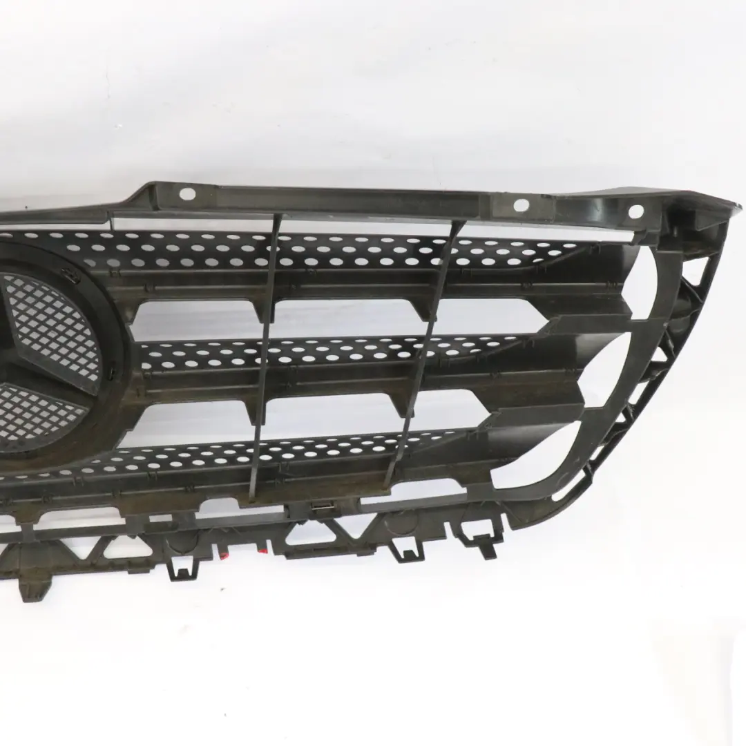 Mercedes W906 Rejilla Delantera Capó Cubre Radiador Embellecedor A9068800885 - SKU A9068880523 - Número de pieza A9068880523