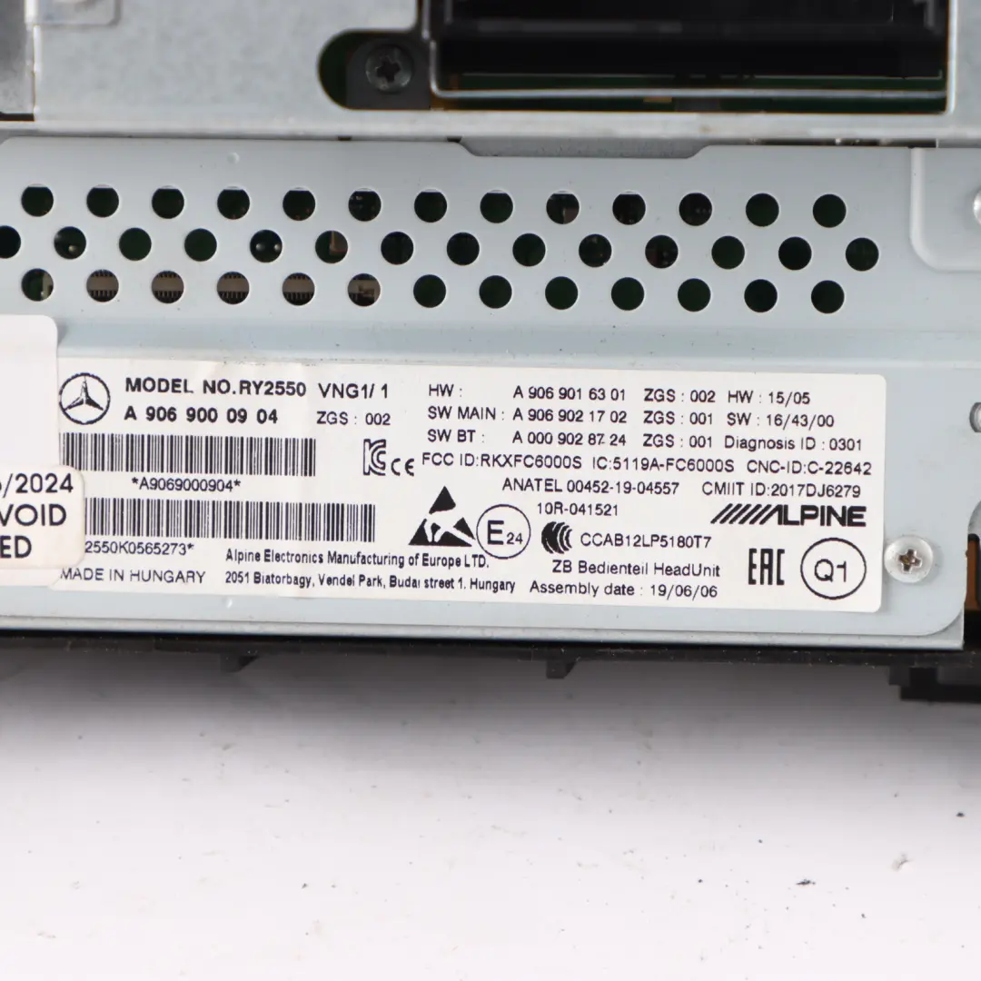 Radio Sat Nav Navigation System Head Unit Screen to Mercedes W906 with Part number A9069000904 Mercedes W906 Radio Sat Nav Navigation System Head Unit Screen - SKU A9069000904 - Part number A9069000904