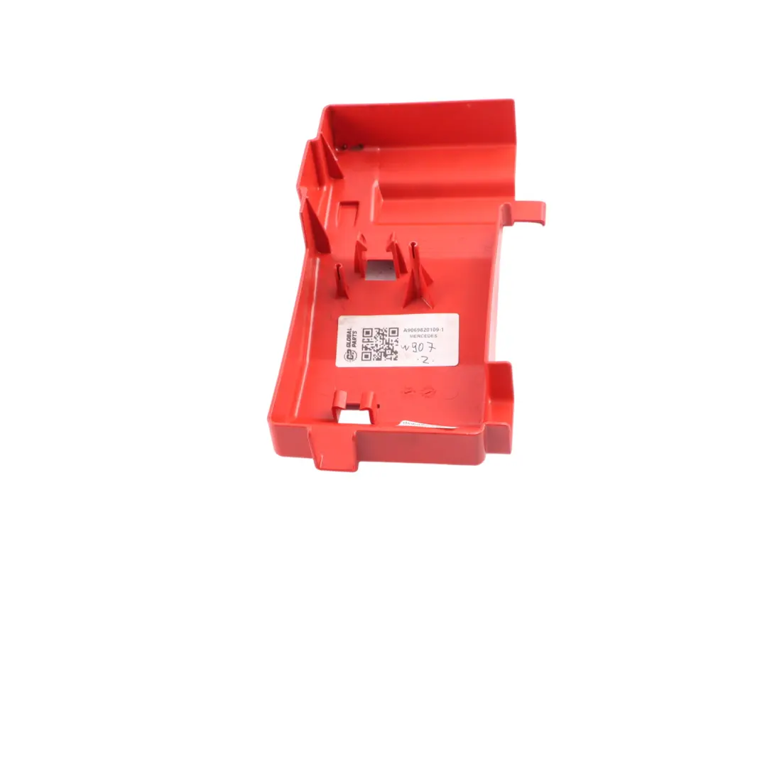 W907 Positivo Batteria Terminale Coperchio Trim Rosso per Mercedes con numero di parte A9069820109 Mercedes W907 Positivo Batteria Terminale Coperchio Trim Rosso - SKU A9069820109-1 - Numero di parte A9069820109