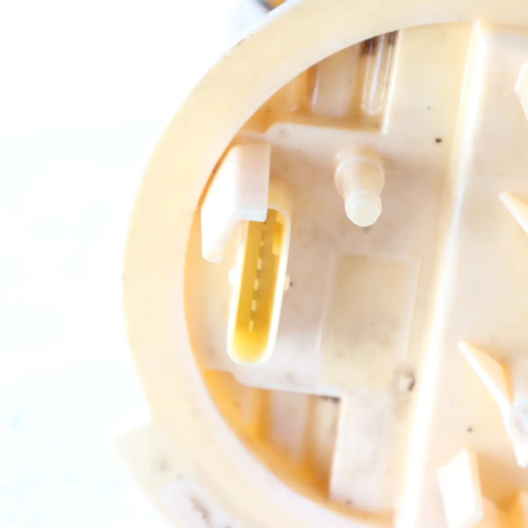 W907 Kraftstoffpumpe Sender Tank Einheit für Mercedes mit Teilenummer A9074702300 Mercedes W907 Kraftstoffpumpe Sender Tank Einheit - SKU A9074702300 - Teilenummer A9074702300