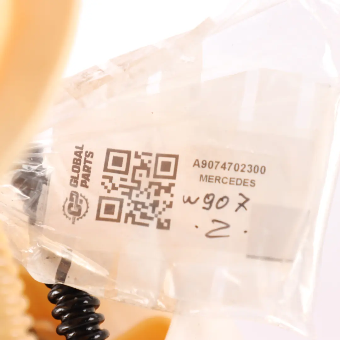 W907 Kraftstoffpumpe Sender Tank Einheit für Mercedes mit Teilenummer A9074702300 Mercedes W907 Kraftstoffpumpe Sender Tank Einheit - SKU A9074702300 - Teilenummer A9074702300