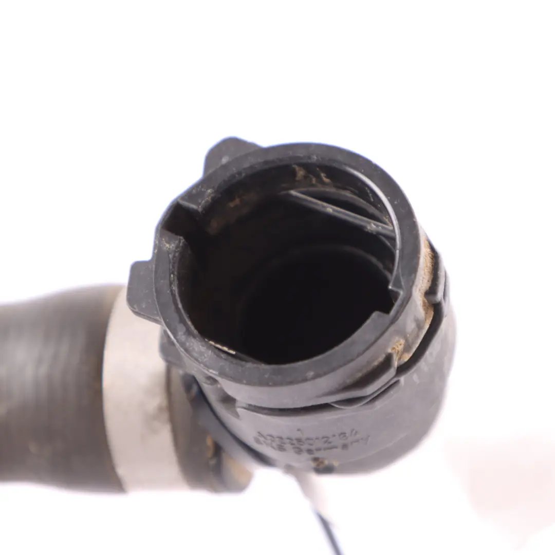 Tuyau D'Eau De Refroidissement Du Moteur Pour Mercedes W907  - SKU A9075010200 - Numéro de pièce A9075010200
