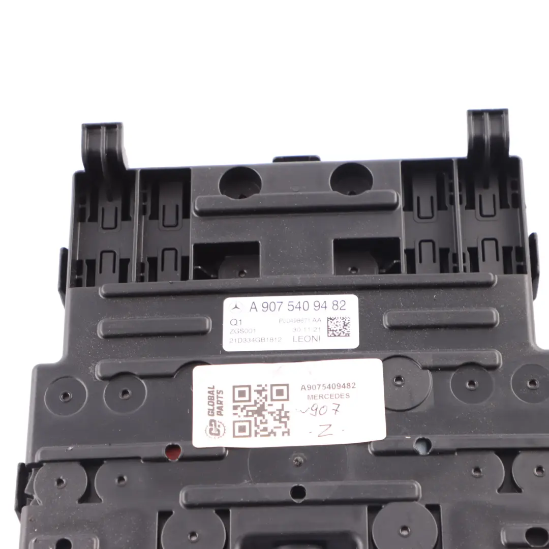 Boîte à fusibles Mercedes Sprinter W907 Module Relais Support pour à propos du numéro de pièce A9075409482 Boîte à fusibles Mercedes Sprinter W907 Module Relais Support - SKU A9075409482 - Numéro de pièce A9075409482