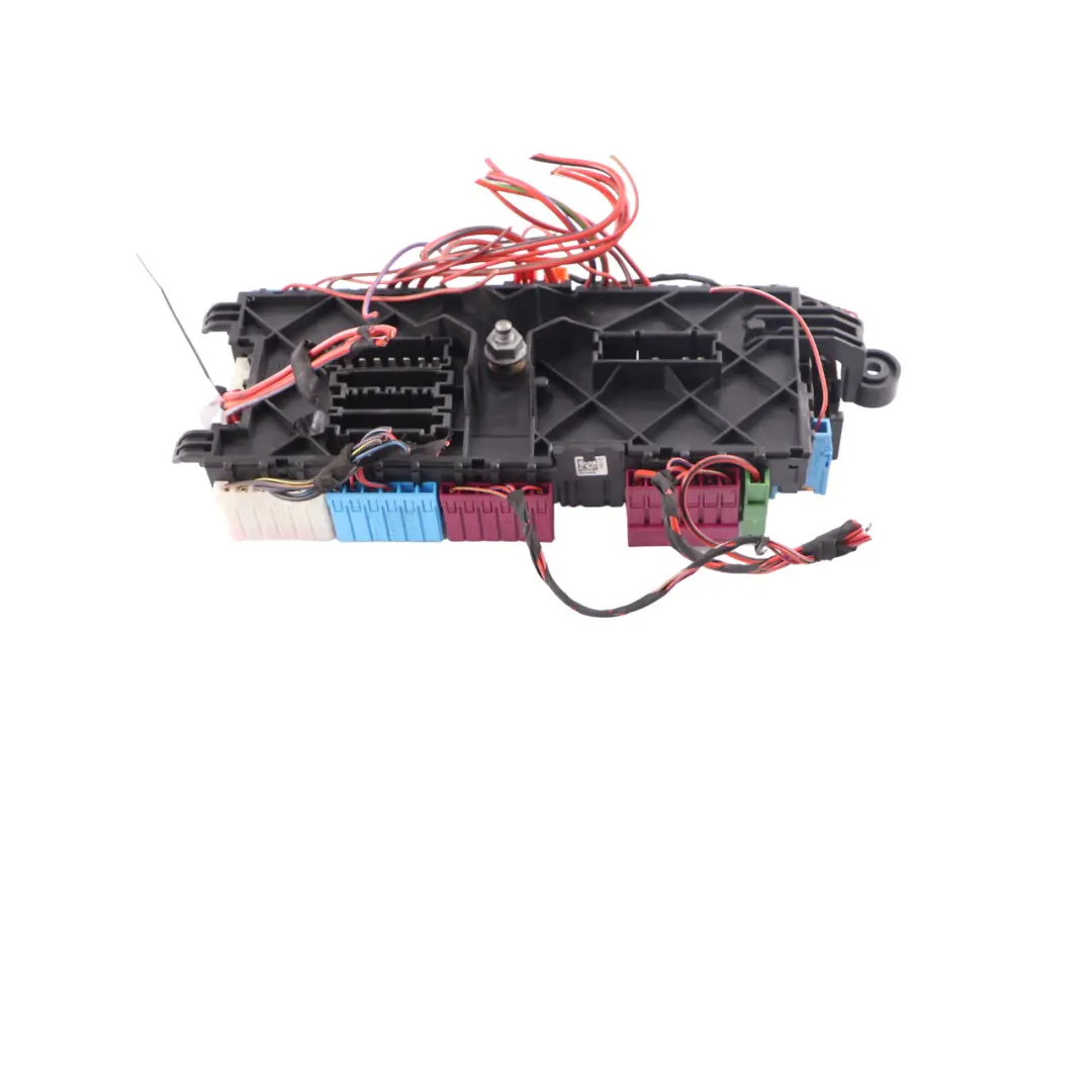 Boîte à fusibles Mercedes Sprinter W907 W910 Boîte à relais pour à propos du numéro de pièce A9075450100 Boîte à fusibles Mercedes Sprinter W907 W910 Boîte à relais - SKU A9075450100 - Numéro de pièce A9075450100