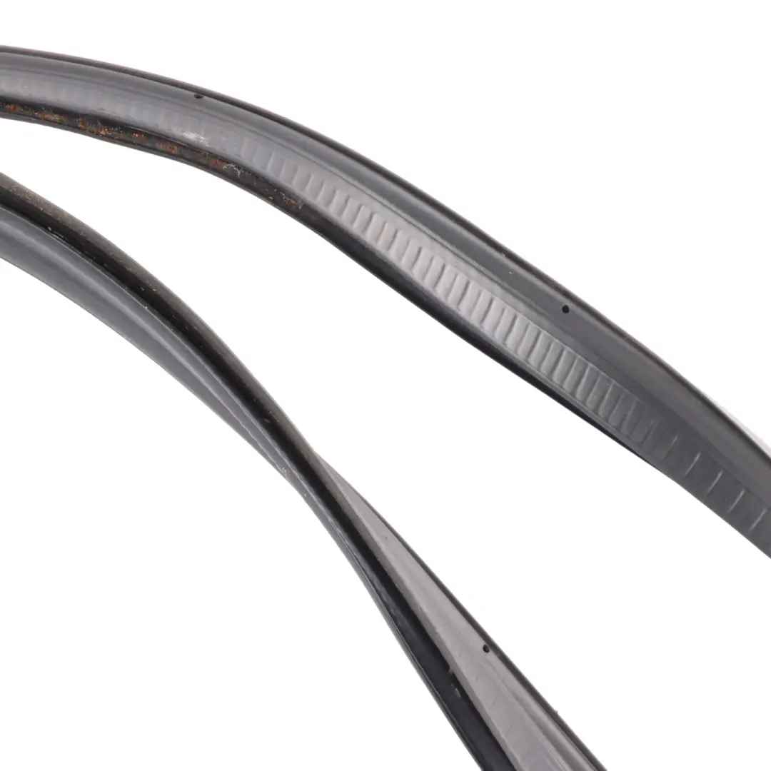 W907 Joint d'étanchéité porte chargement arrière pour Mercedes Sprinter à propos du numéro de pièce A9077250300 Mercedes Sprinter W907 Joint d'étanchéité porte chargement arrière - SKU A9077250300 - Numéro de pièce A9077250300