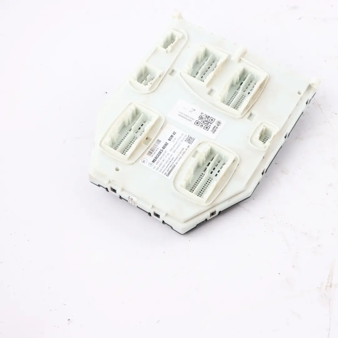 W907 W910 Front SAM Body Control Module Unit ECU to Mercedes Sprinter with Part number A9079000806 Mercedes Sprinter W907 W910 Front SAM Body Control Module Unit ECU - SKU A9079000806 - Part number A9079000806
