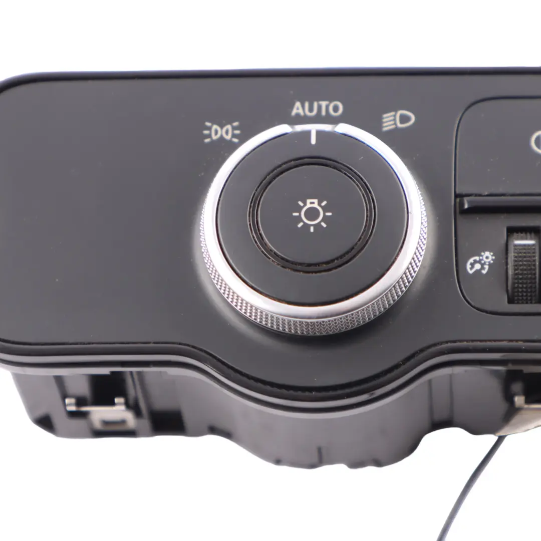 W907 W910 Interruttore Controllo Fari per Mercedes Sprinter con numero di parte A9079053302 Mercedes Sprinter W907 W910 Interruttore Controllo Fari - SKU A9079053302 - Numero di parte A9079053302