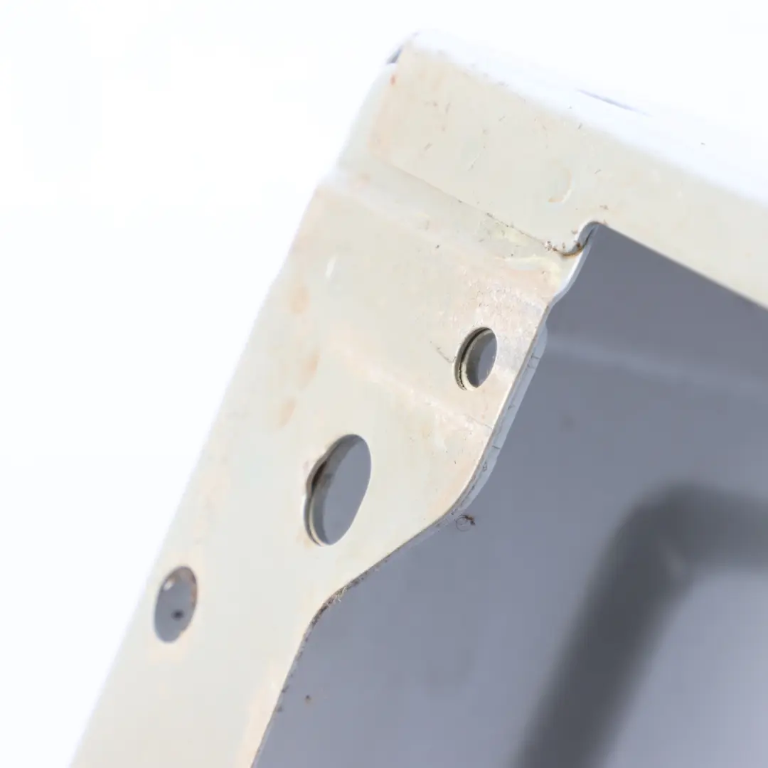 W907 Seat Box Front Right O/S Driver Seat Mount Base Arctic White 9147 to Mercedes with Part number A9079109800 Mercedes W907 Seat Box Front Right O/S Driver Seat Mount Base Arctic White 9147 - SKU A9079109800-ARW - Part number A9079109800