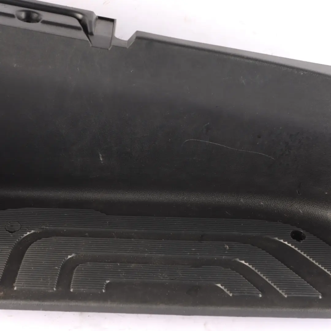 W907 W910 Piastra del gradino porta anteriore sinistra per Mercedes con numero di parte A9106860100 Mercedes W907 W910 Piastra del gradino porta anteriore sinistra - SKU A9106860100 - Numero di parte A9106860100