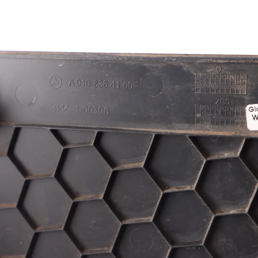 W907 W910 Copertura pannello rivestimento ingresso per Mercedes Sprinter con numero di parte A9106864100 Mercedes Sprinter W907 W910 Copertura pannello rivestimento ingresso - SKU A9106864100 - Numero di parte A9106864100