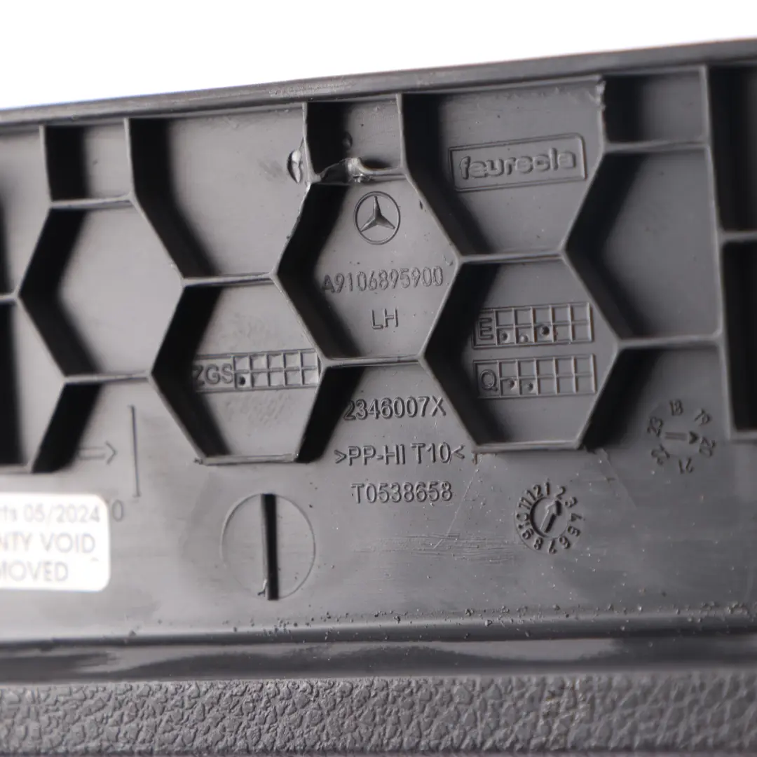 W907 W910 Armaturen Verkleidungs Abdeckung Links für Mercedes Sprinter mit Teilenummer A9106895900 Mercedes Sprinter W907 W910 Armaturen Verkleidungs Abdeckung Links - SKU A9106895900 - Teilenummer A9106895900