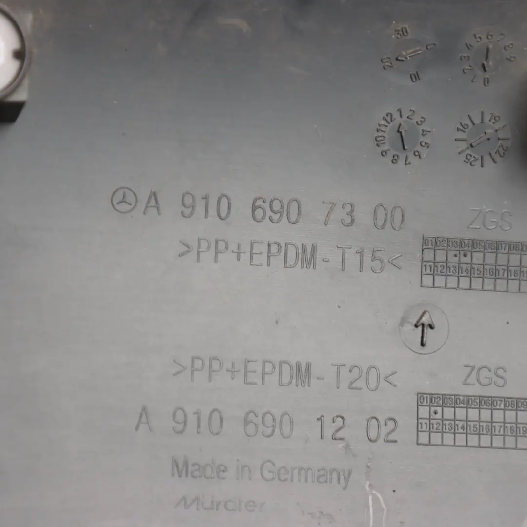 W907 Hinten Rechts Schutzstreifen Abdeckung Panel Trim für Mercedes mit Teilenummer A9106907300 Mercedes W907 Hinten Rechts Schutzstreifen Abdeckung Panel Trim - SKU A9106907300 - Teilenummer A9106907300