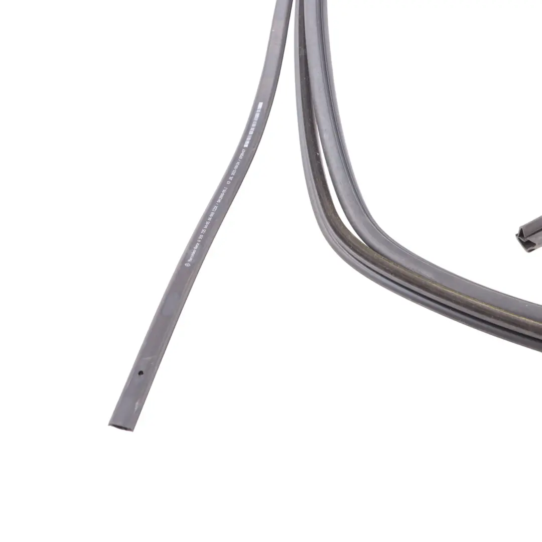 Joint Porte Fenêtre Avant Gauche Cadre Guide pour Mercedes W910 à propos du numéro de pièce A9107250400 Mercedes W910 Joint Porte Fenêtre Avant Gauche Cadre Guide - SKU A9107250400 - Numéro de pièce A9107250400