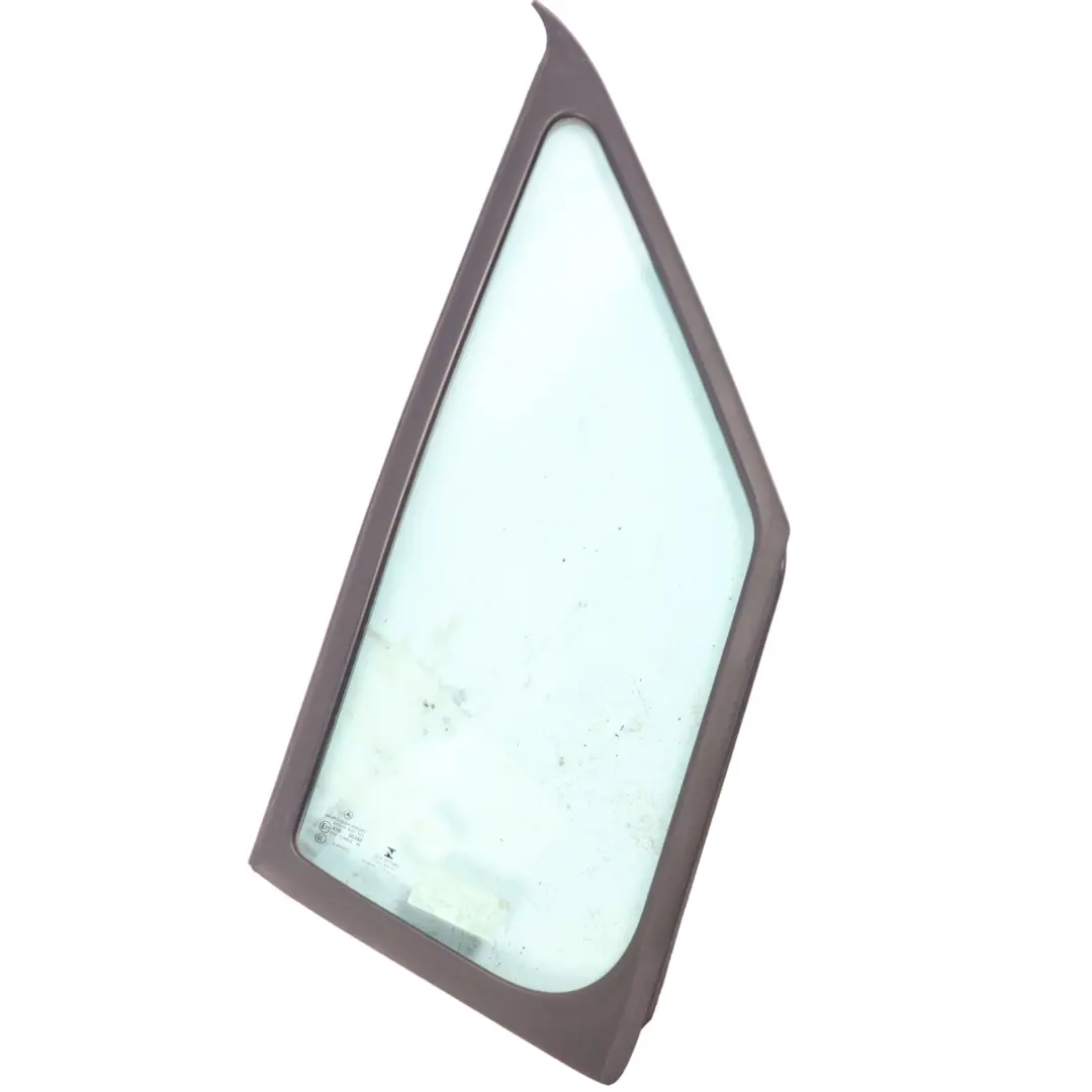 Cristal Delantero Mercedes W907 W910 Puerta Derecha Cuarto AS2 para con número de pieza A9107251100 Cristal Delantero Mercedes W907 W910 Puerta Derecha Cuarto AS2 - SKU A9107251100 - Número de pieza A9107251100