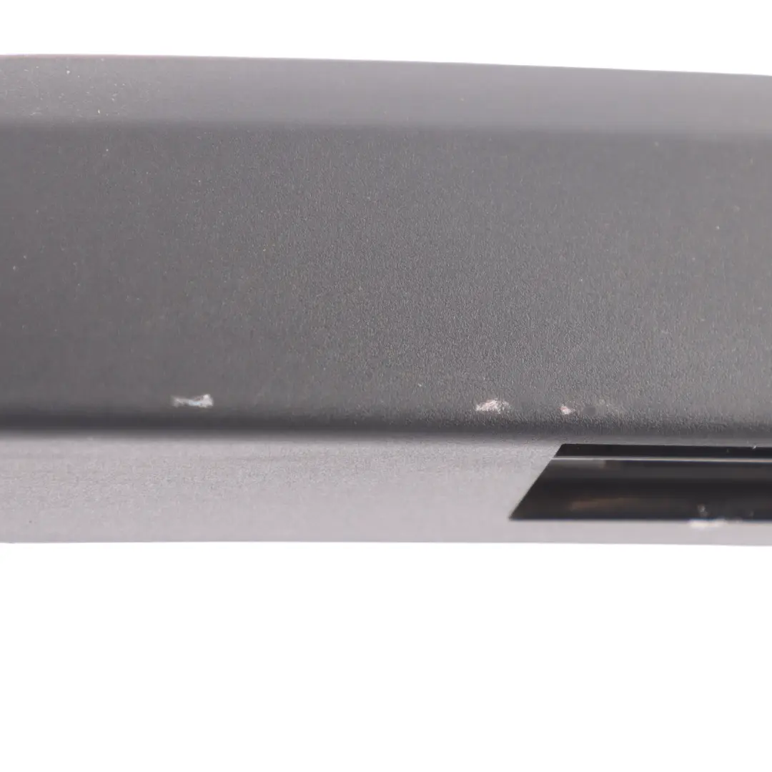 Luce targa Mercedes W907 W910 Portellone posteriore Copertura lampada striscia per con numero di parte A9107405700 Luce targa Mercedes W907 W910 Portellone posteriore Copertura lampada striscia - SKU A9107405700 - Numero di parte A9107405700