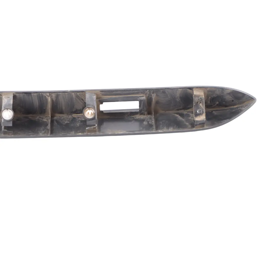 Luce targa Mercedes W907 W910 Portellone posteriore Copertura lampada striscia per con numero di parte A9107405700 Luce targa Mercedes W907 W910 Portellone posteriore Copertura lampada striscia - SKU A9107405700 - Numero di parte A9107405700