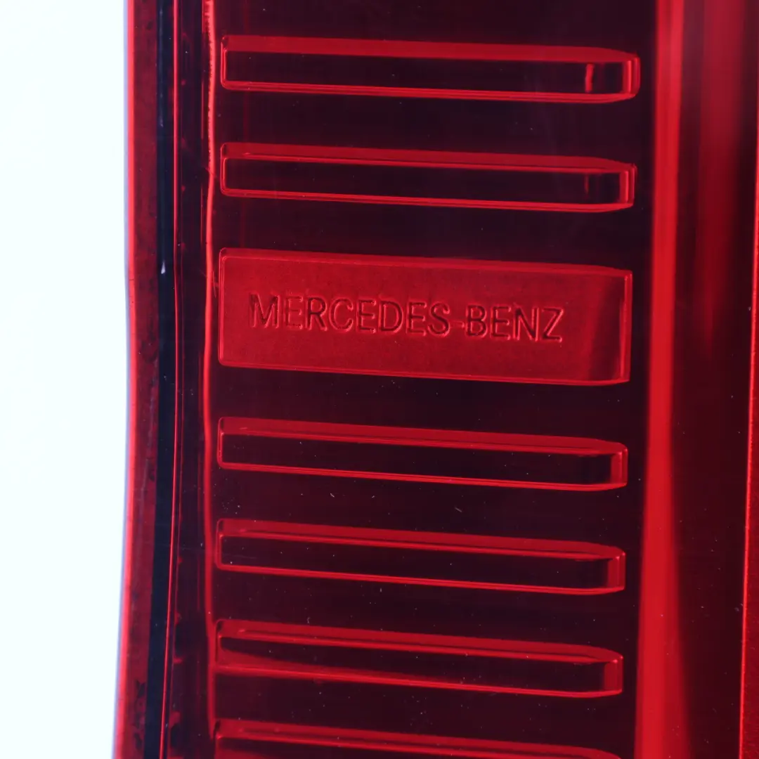 W907 Luce posteriore sinistra Fanale posteriore per Mercedes Sprinter con numero di parte A9108200000 Mercedes Sprinter W907 Luce posteriore sinistra Fanale posteriore - SKU A9108200000 - Numero di parte A9108200000