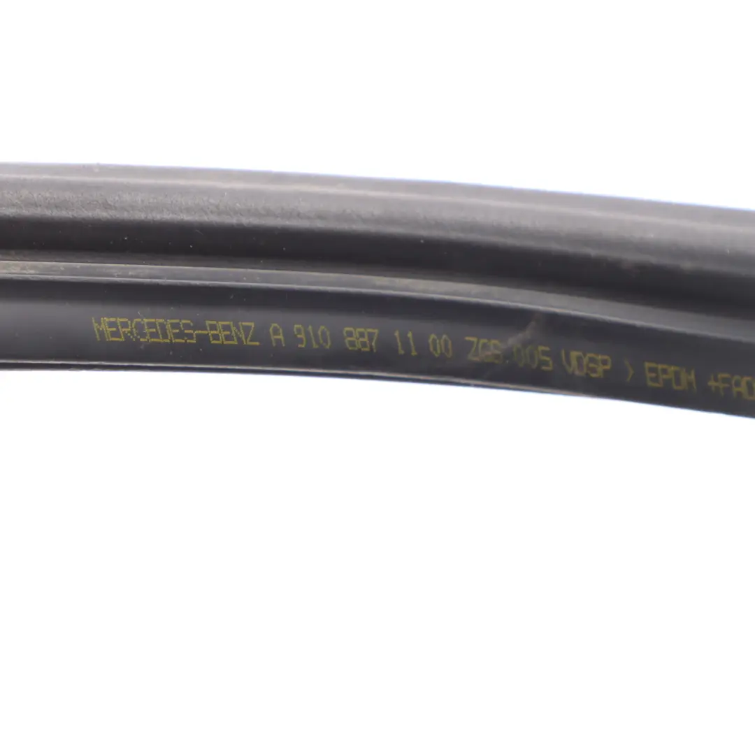 Capot Capot caoutchouc Joint d'étanchéité pour Mercedes Sprinter W910 à propos du numéro de pièce A9108871100 Mercedes Sprinter W910 Capot Capot caoutchouc Joint d'étanchéité - SKU A9108871100 - Numéro de pièce A9108871100