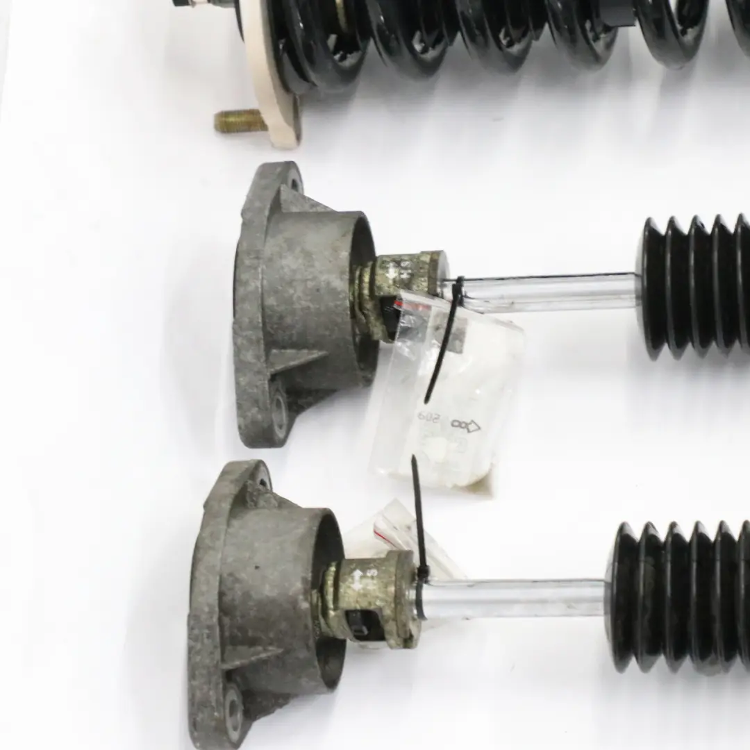 puntone a molla BC Racing anteriore posteriore sinistro destro per Mercedes W213 con numero di parte BCRACING STRUT SET Mercedes W213 puntone a molla BC Racing anteriore posteriore sinistro destro - SKU BCRACING STRUT SET - Numero di parte BCRACING STRUT SET