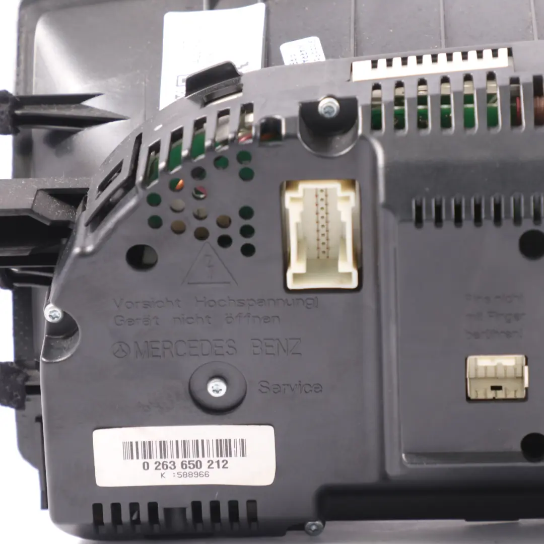 to W221 with Part number A2215406747 W221 - SKU lhd-A2215406747 - Part number A2215406747