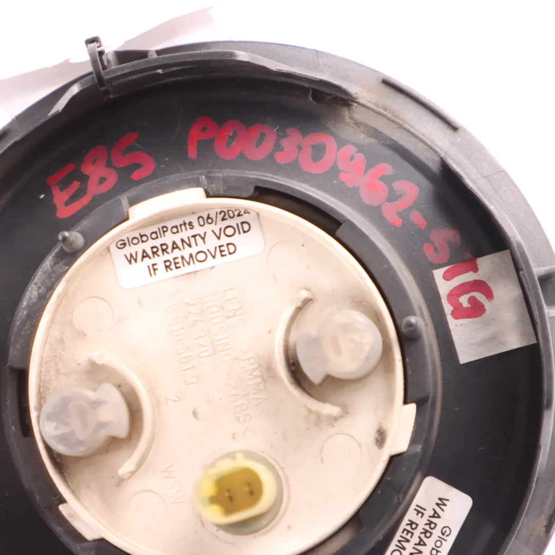 Coperchio Indicatore Ripetitore Emblema Destro Grigio Sterling - 472 per BMW Z4 E85 con numero di parte P0030962 BMW Z4 E85 Coperchio Indicatore Ripetitore Emblema Destro Grigio Sterling - 472 - SKU P0030962-STG - Numero di parte P0030962