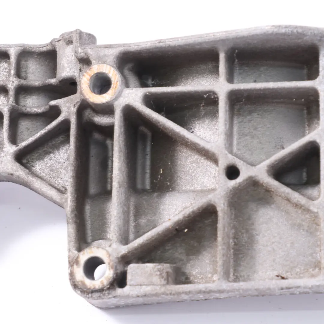 Wspornik Mocowania Alternatora 045903143F do Volkswagen Caddy 1.9 TDI BLS o numerze 045903141F Volkswagen Caddy 1.9 TDI BLS Wspornik Mocowania Alternatora 045903143F - SKU 045903141F - Numer Części 045903141F