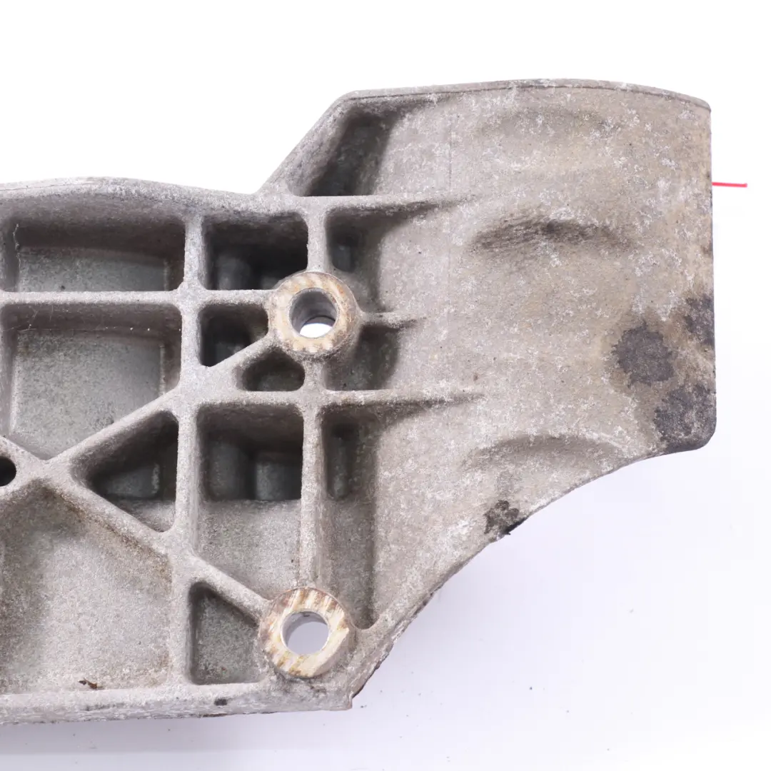 Supporto staffa alternatore 045903143F per Volkswagen Caddy 1.9 TDI BLS con numero di parte 045903141F Volkswagen Caddy 1.9 TDI BLS Supporto staffa alternatore 045903143F - SKU 045903141F - Numero di parte 045903141F