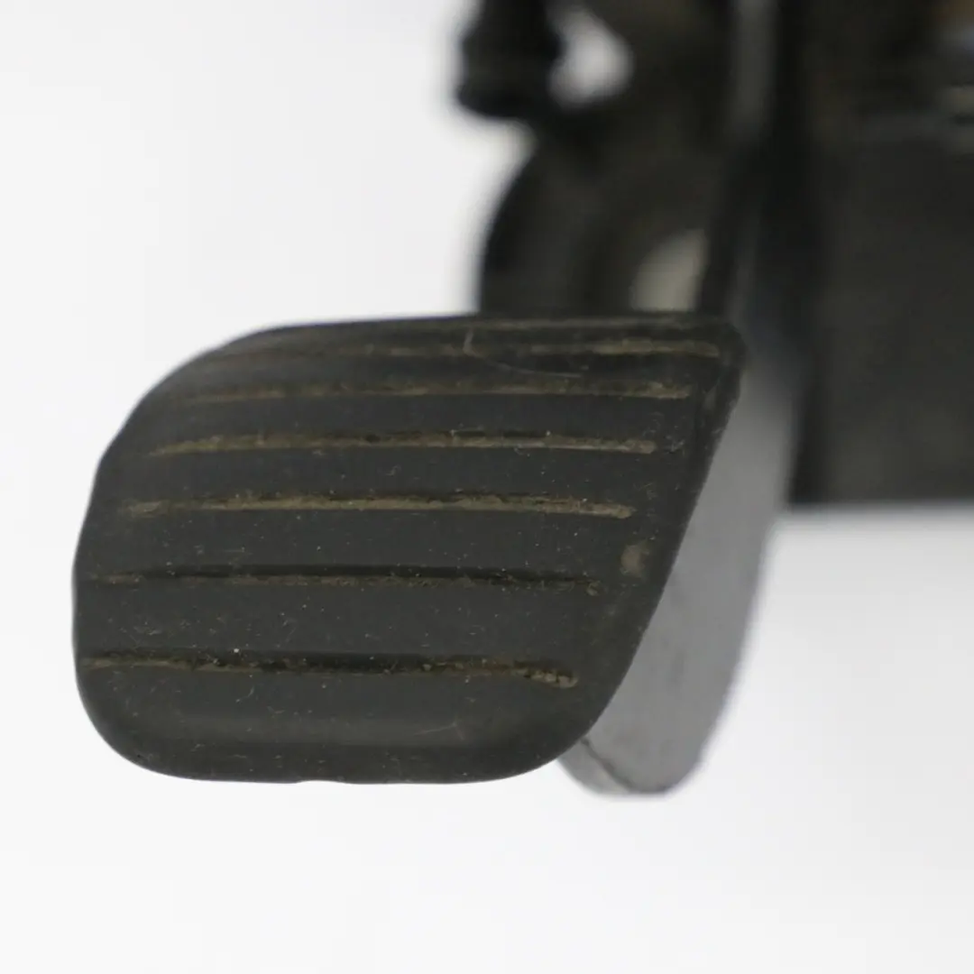 Ranault Trafic 3 Brake Clutch Pedal Box to with Part number 465109931R Ranault Trafic 3 Brake Clutch Pedal Box - SKU rhd-465109931R - Part number 465109931R