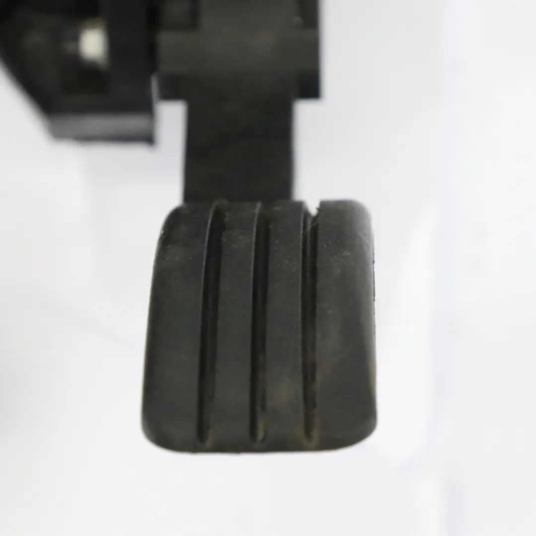 Ranault Trafic 3 Brake Clutch Pedal Box to with Part number 465109931R Ranault Trafic 3 Brake Clutch Pedal Box - SKU rhd-465109931R - Part number 465109931R