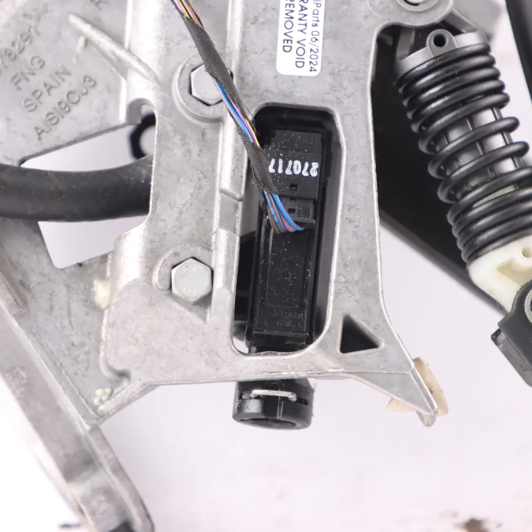 Complete Pedal Assembly Clutch Brake to BMW 1 2 3 4 Series F20 F21 F22 F30 F31 F32 with Part number 6860644 BMW 1 2 3 4 Series F20 F21 F22 F30 F31 F32 Complete Pedal Assembly Clutch Brake - SKU rhd-6860644-1 - Part number 6860644