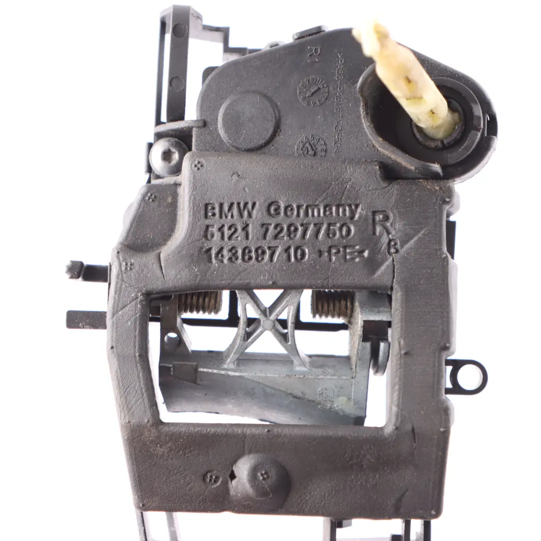 Carrier Front Right Outside Door Grab Handle O/S Mounting to BMW 1 Series F20 with Part number 7242575 BMW 1 Series F20 Carrier Front Right Outside Door Grab Handle O/S Mounting - SKU rhd-7242575-3 - Part number 7242575