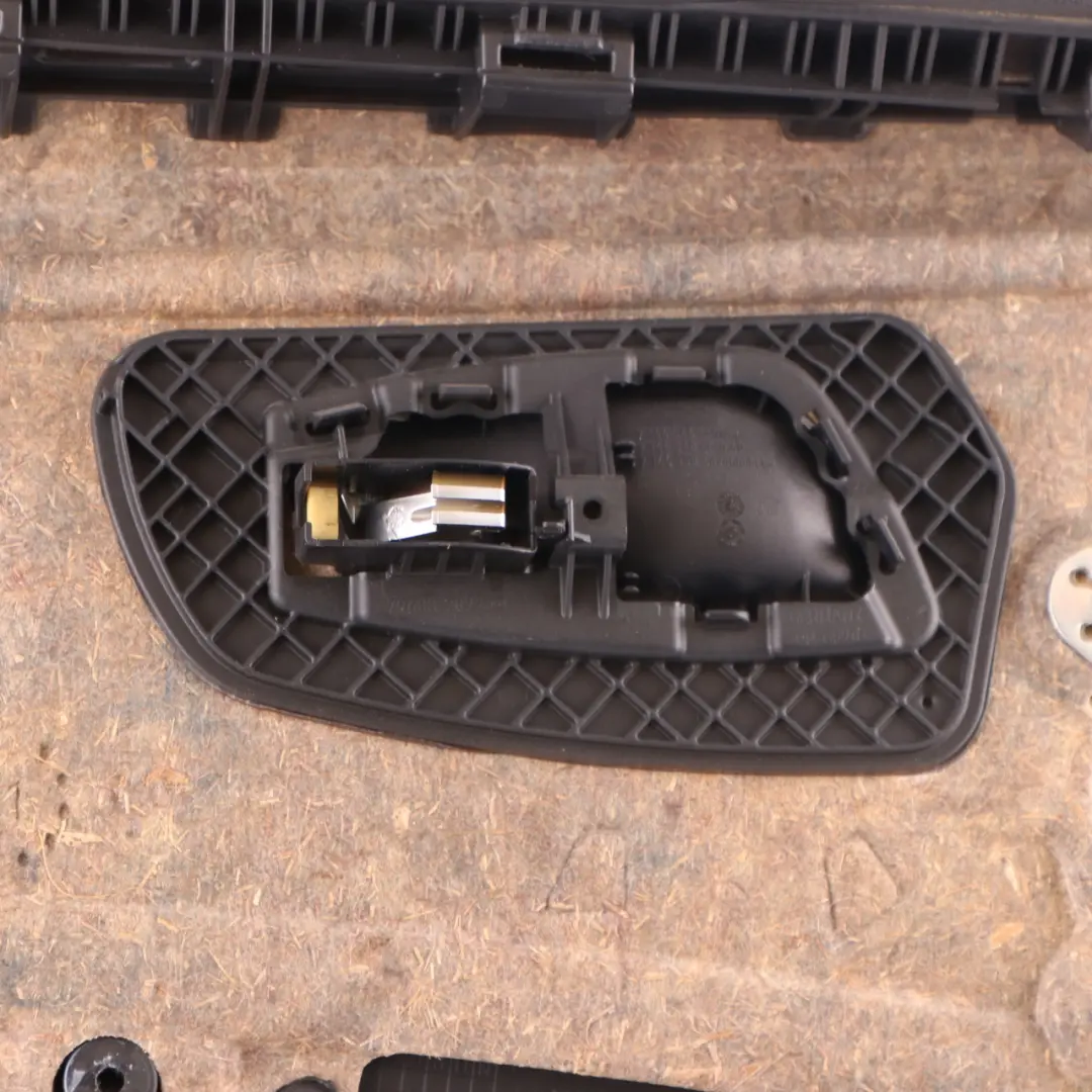 Front Right Door Card O/S Leather Oyster Trim Panel to BMW E90 E91 LCI with Part number 9167830 BMW E90 E91 LCI Front Right Door Card O/S Leather Oyster Trim Panel - SKU rhd-9167830 - Part number 9167830