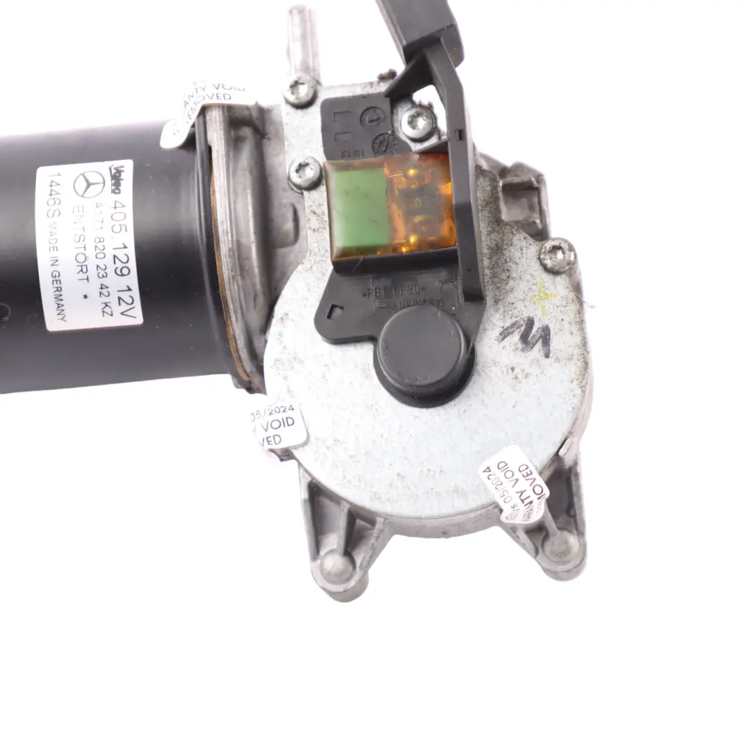 Windscreen Wiper Linkage Motor to Mercedes SLK R171 with Part number A1718202342 Mercedes SLK R171 Windscreen Wiper Linkage Motor - SKU rhd-A1718202342-1 - Part number A1718202342