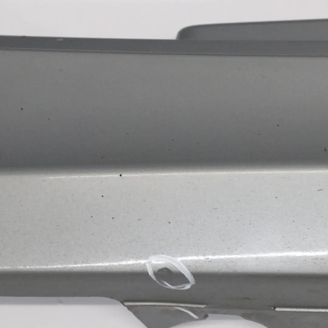 Striscia Gonna laterale sinistra Spacegrau Grey - A52 per BMW E81 E82 E88 M Sport con numero di parte 0034731 BMW E81 E82 E88 M Sport Striscia Gonna laterale sinistra Spacegrau Grey - A52 - SKU 0034731-SCG - Numero di parte 0034731